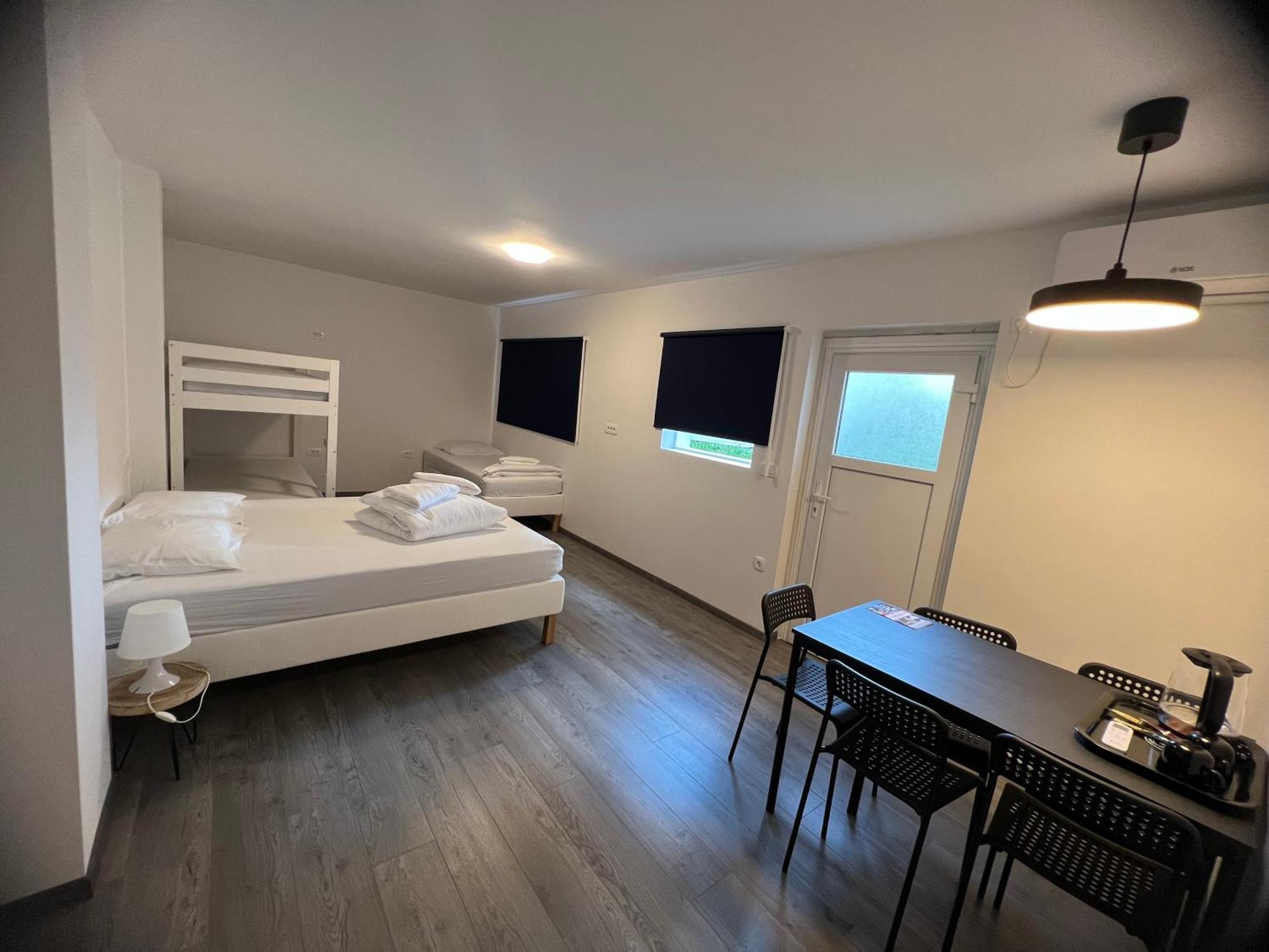 ホテル Lemonwood House ポストイナ エクステリア 写真