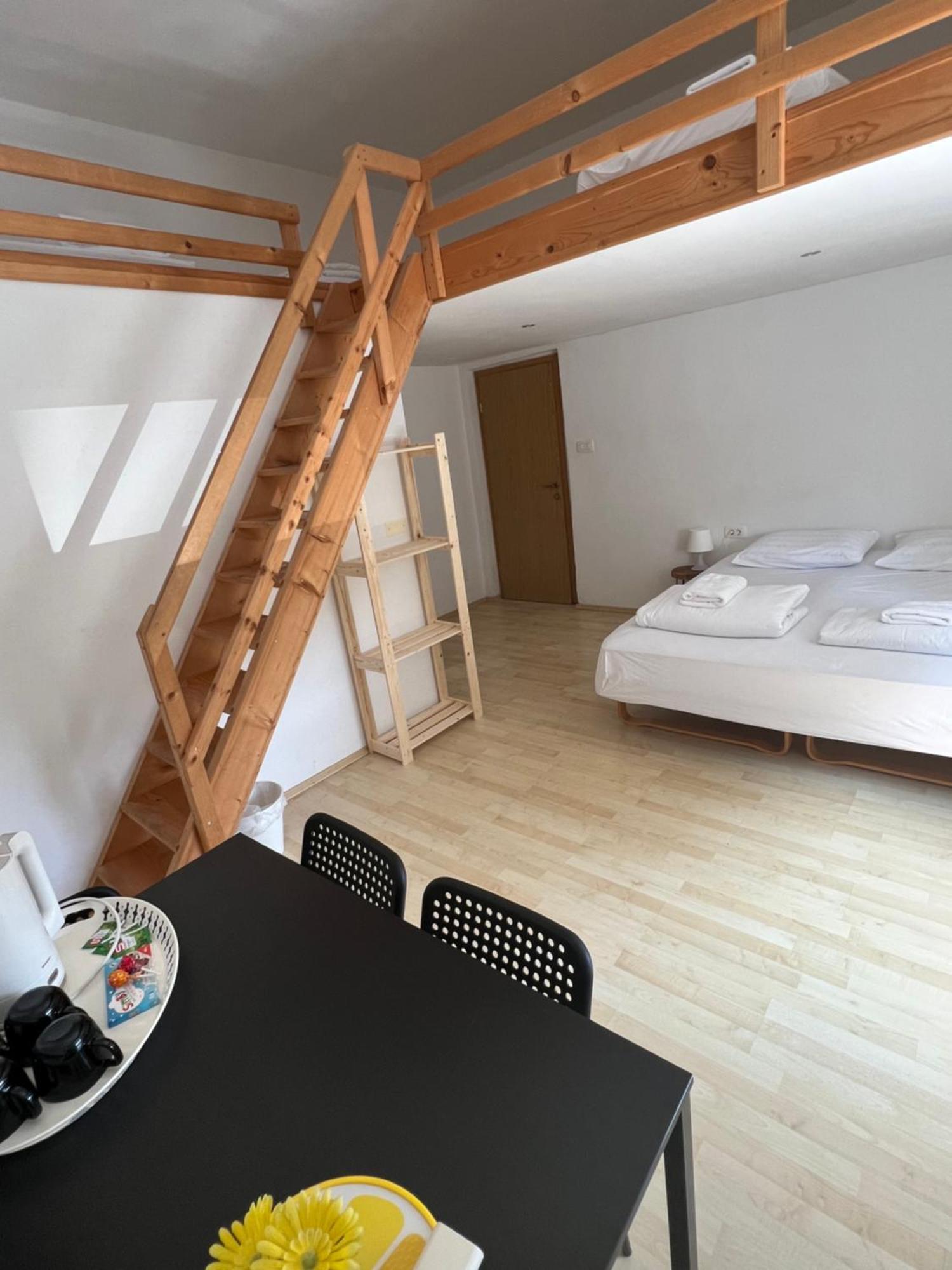 ホテル Lemonwood House ポストイナ エクステリア 写真