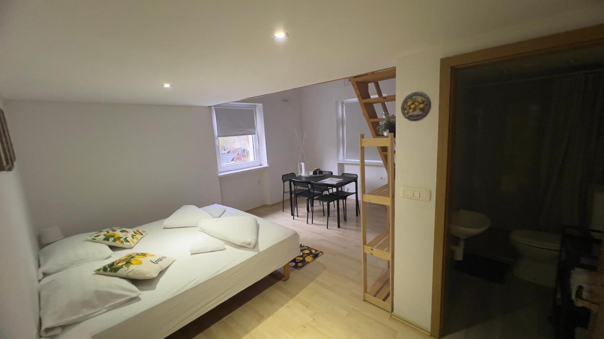ホテル Lemonwood House ポストイナ エクステリア 写真