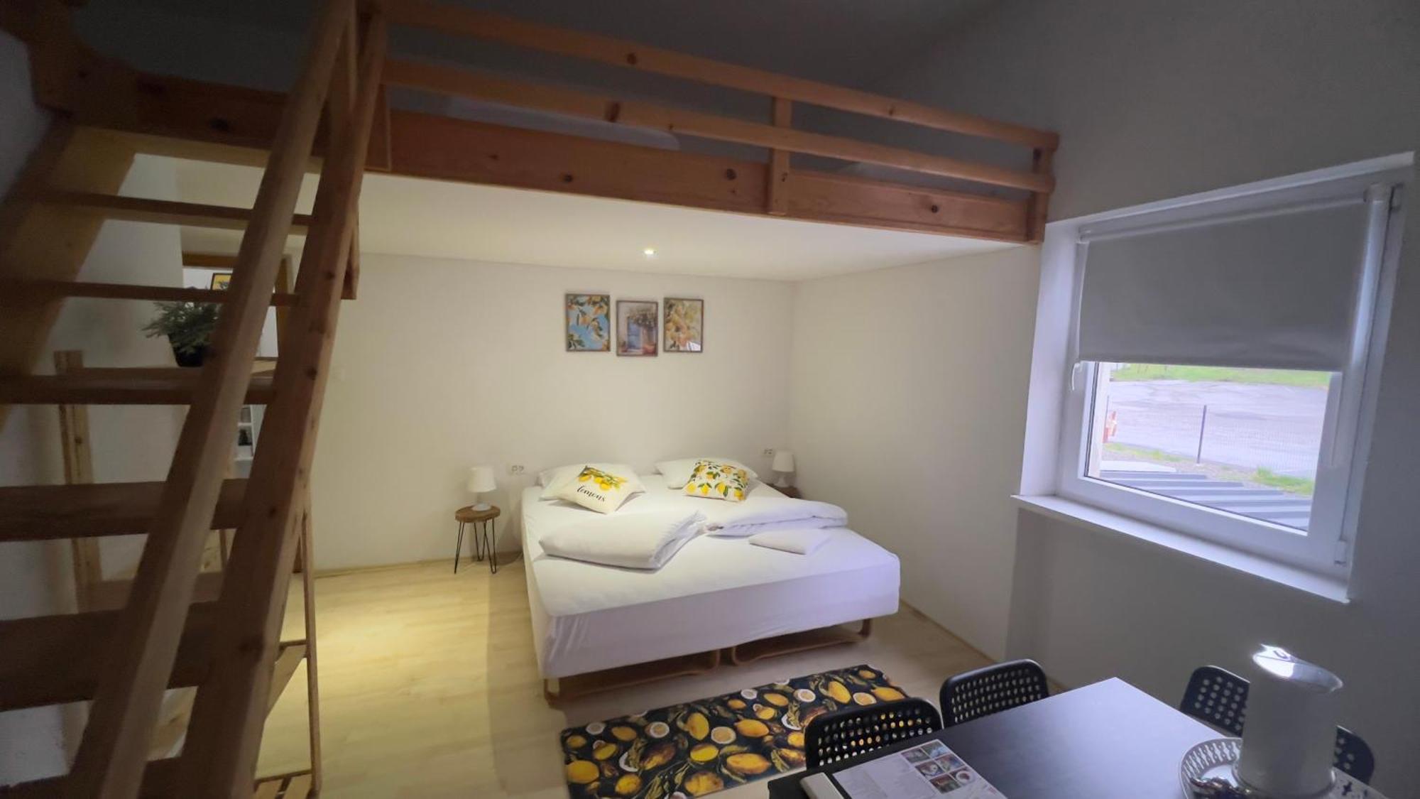 ホテル Lemonwood House ポストイナ エクステリア 写真