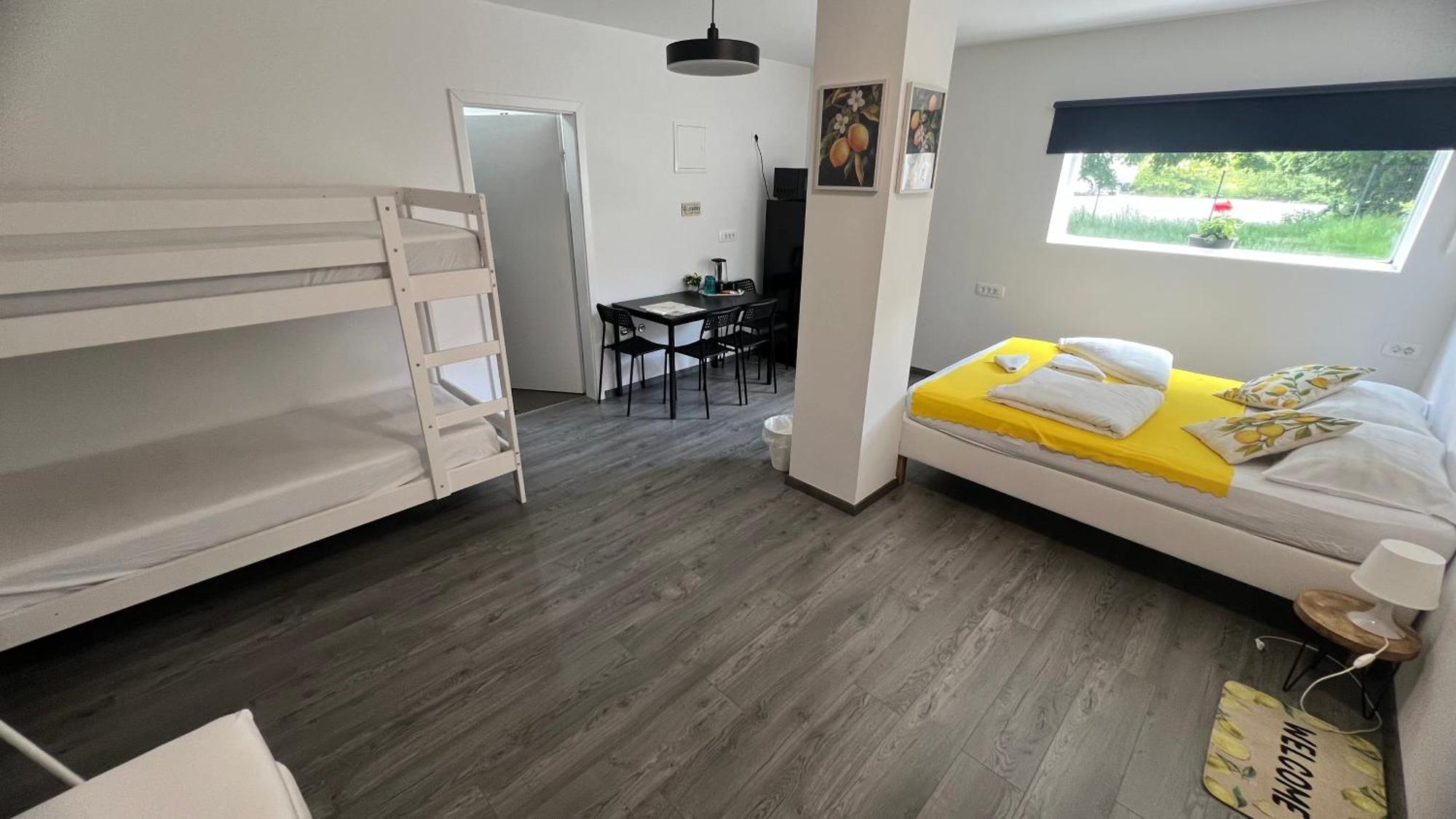 ホテル Lemonwood House ポストイナ エクステリア 写真