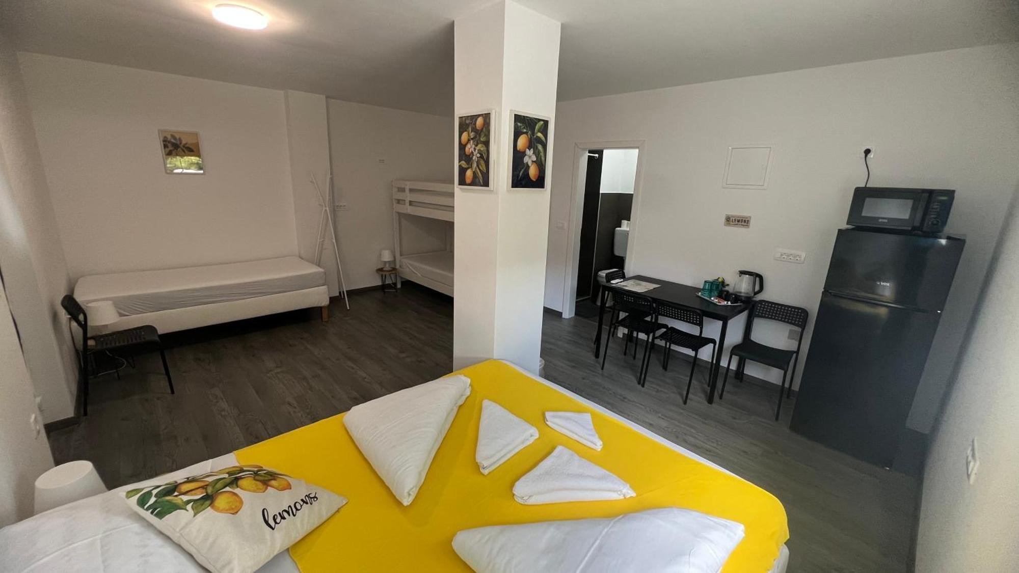 ホテル Lemonwood House ポストイナ エクステリア 写真